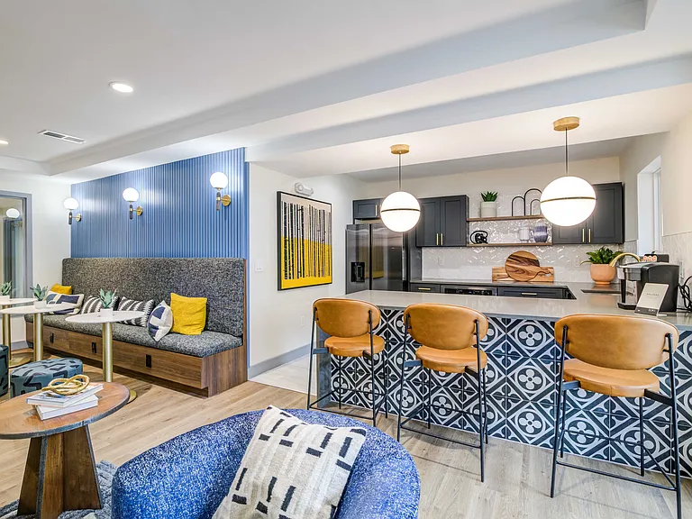 Sofi Gaslight Commons — Photo 15
