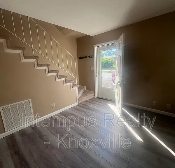405 Iroquois Ln #1 — Photo 3