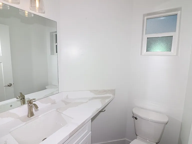 1030 Belford Ave — Photo 17