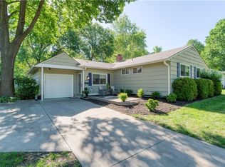 7605 Briar St, Prairie Village, KS 66208