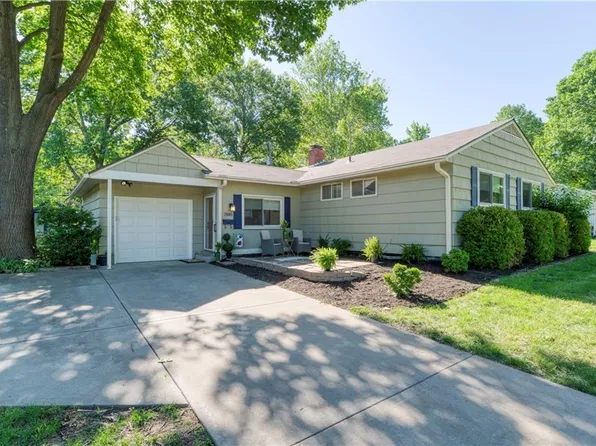 7605 Briar St, Prairie Village, KS 66208