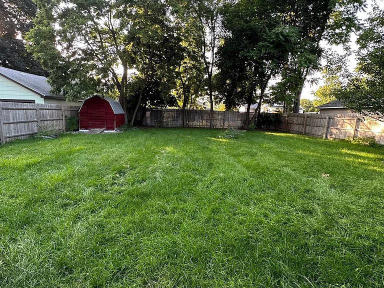 817 Mill St — Photo 11