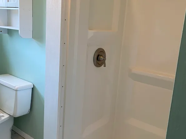 7 Arlington St APT 2, Essex Junction, VT 05452