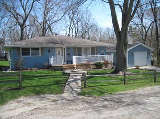 717 9th St, Charleston, IL 61920