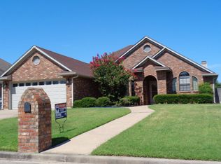 2310 NW 73rd St, Lawton, OK 73505