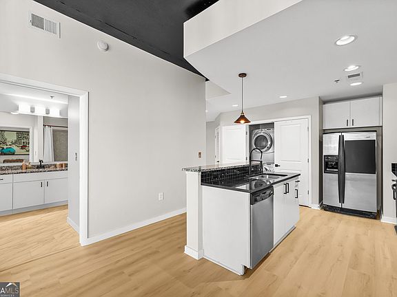 2nd image of 250 Pharr Rd #1702