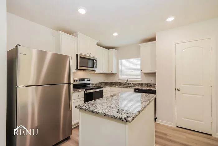 3 bed, 2.0 bath, 1658 sqft, $1,760 — Photo 4