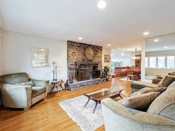 3rd image of 122 Garden Dr