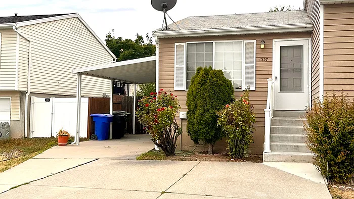 1537 W Ponderosa Ln