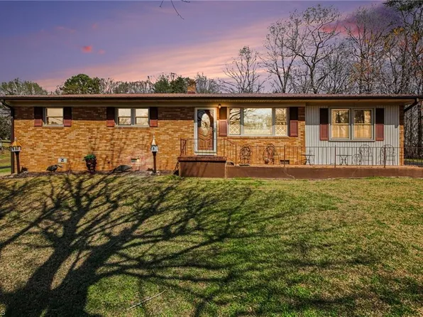 896 Rambling Rd, Randleman, NC 27317