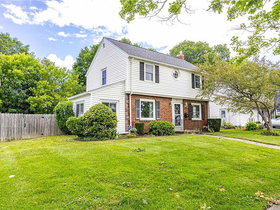 1st image of 218 Somershire Dr