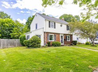218 Somershire Dr, Irondequoit, NY 14617