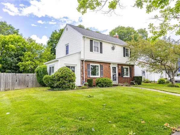 218 Somershire Dr, Irondequoit, NY 14617