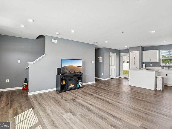 5th image of 206 Bowline Dr