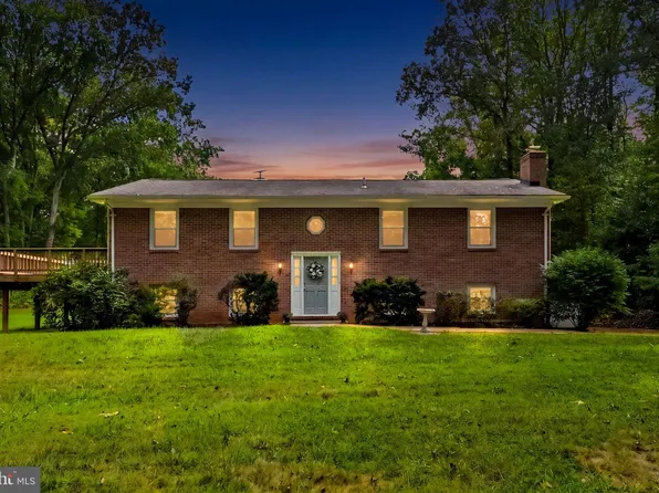5483 Beach Rd, Midland, VA 22728