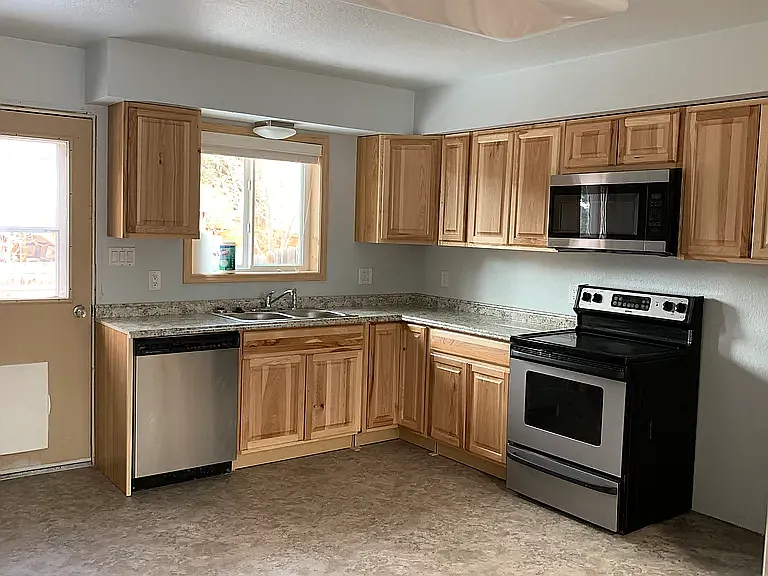 3 bed, 1032 sqft, $1,650 — Photo 4