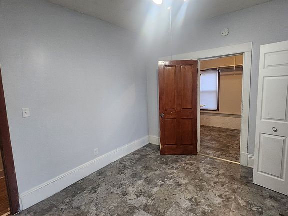 3rd image of 468 Beaumont St E #2