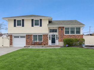 23 Cynthia Ln, East Islip, NY 11730