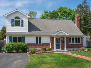 87 Harris St, Patchogue, NY 11772