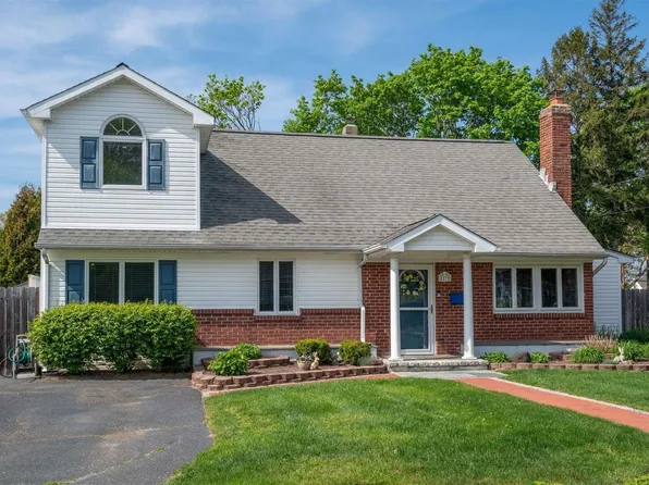 87 Harris Street, Patchogue, NY 11772