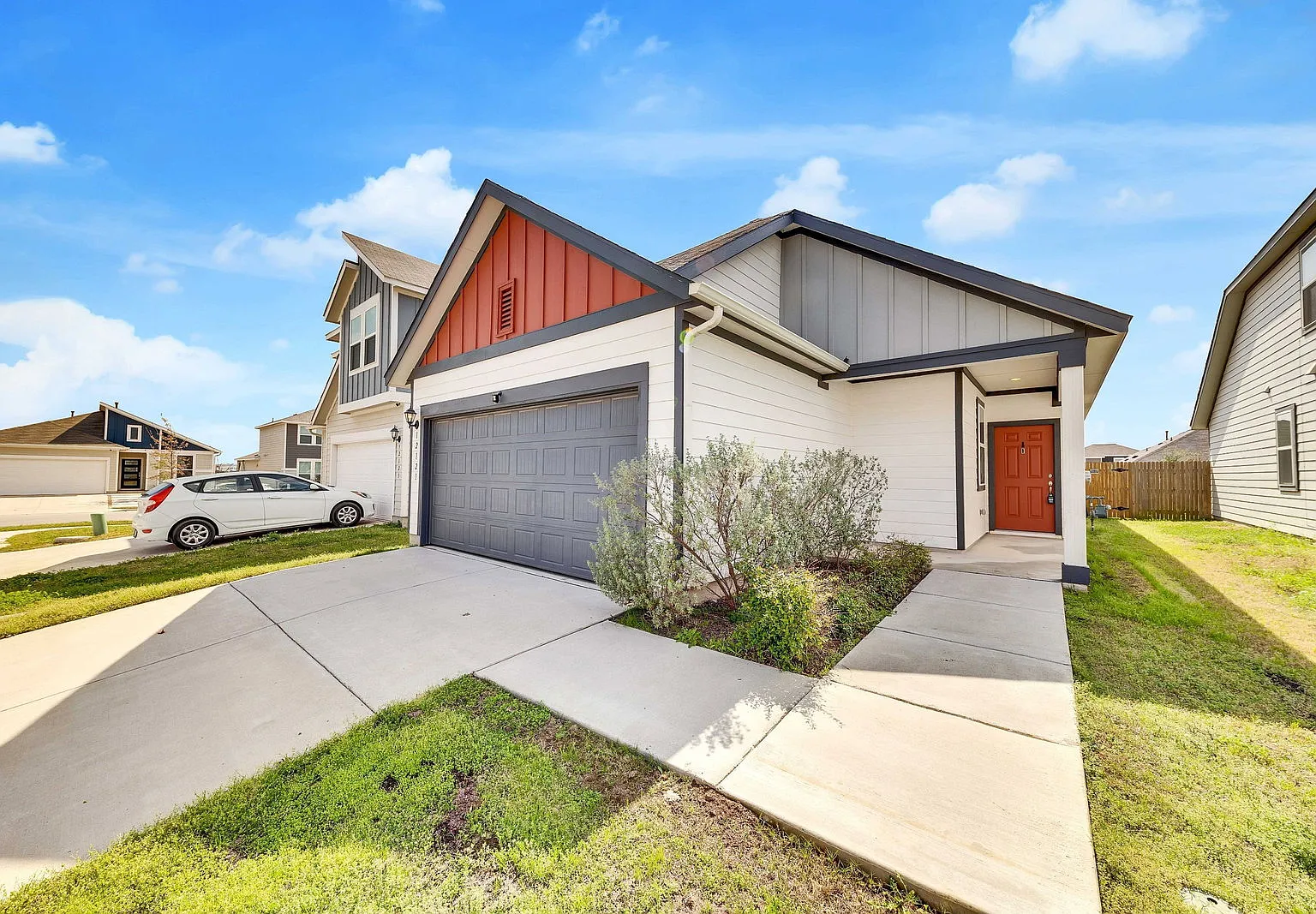 3 bed, 2.0 bath, 1354 sqft, $2,000 — Photo 1