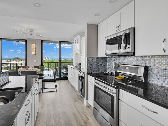 4th image of 899 Jeffery St #7140