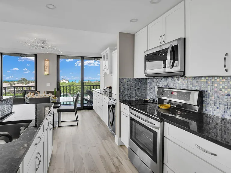 899 Jeffery St #714 — Photo 4