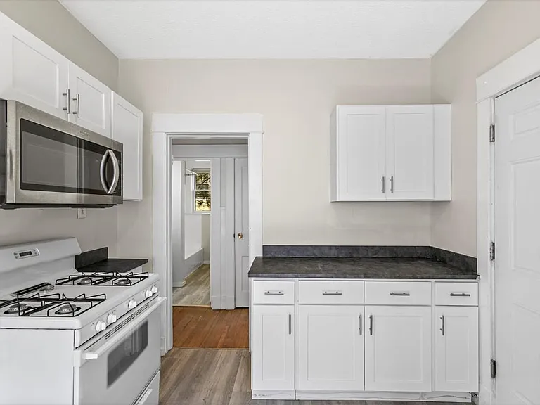 21 Sheldon Ter #1 — Photo 3