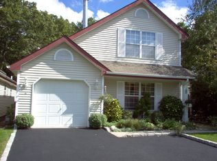 12 Balmoral Ct, Middle Island, NY 11953
