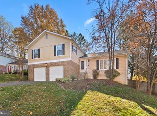 2 Sunrise Ct, Potomac, MD 20854