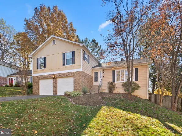 2 Sunrise Ct, Potomac, MD 20854