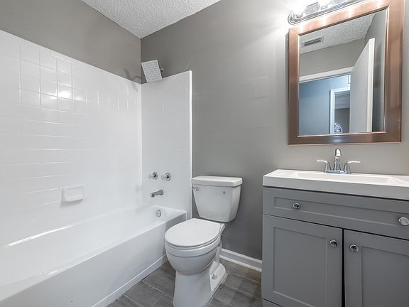 5th image of 1729 Ashwood Cir