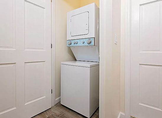 5th image of 295 Stockholm St APT 4B