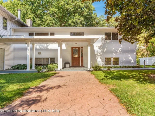 5827 Grand River Dr, Grand Ledge, MI 48837