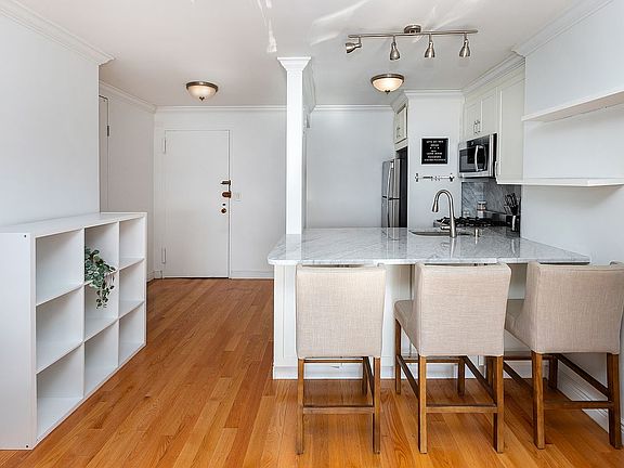 4th image of 153 E 57th St APT 6G