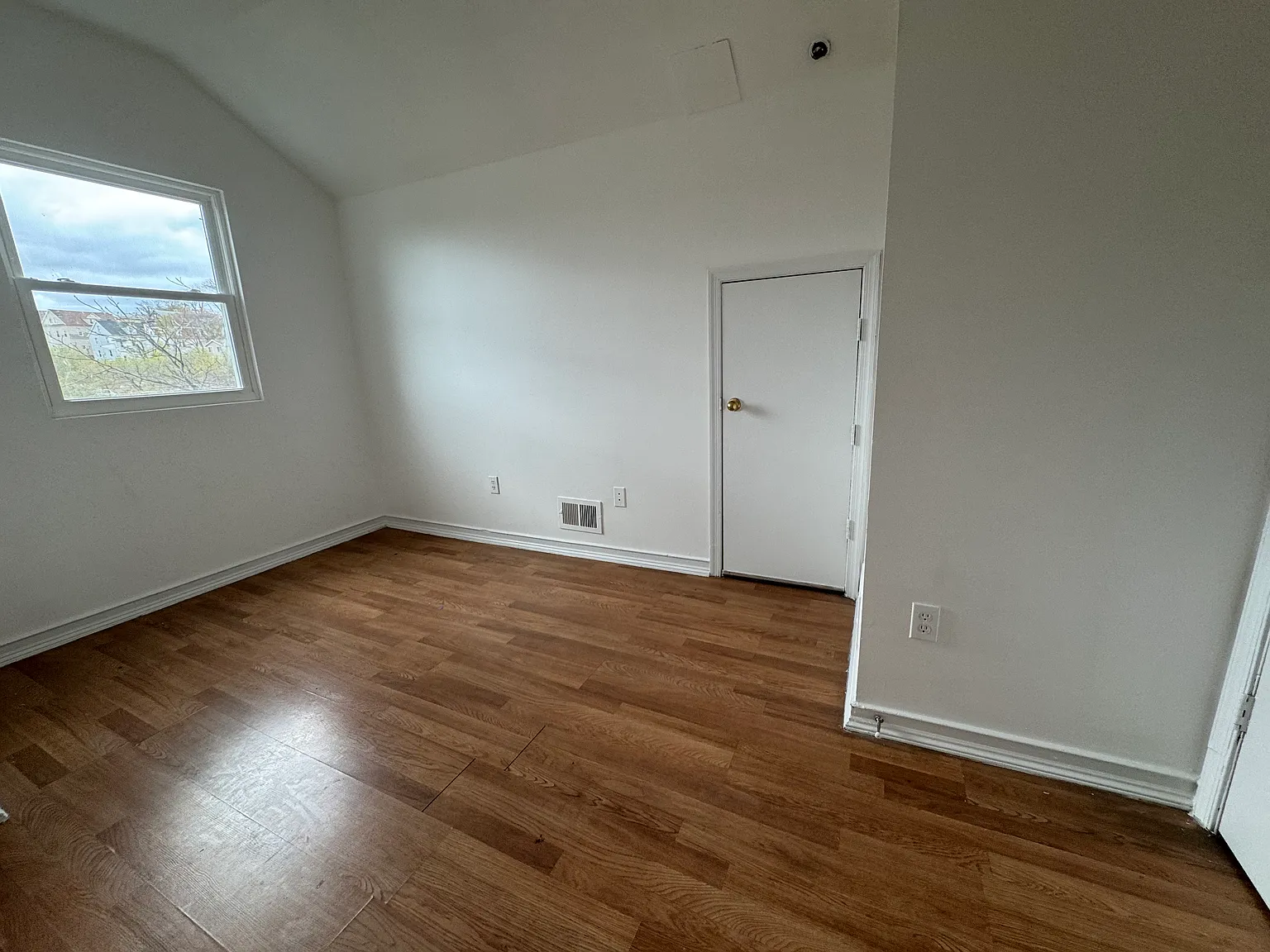 3 bed, 1404 sqft, $2,800 — Photo 4
