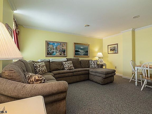 4th image of 719 E 11th St #816