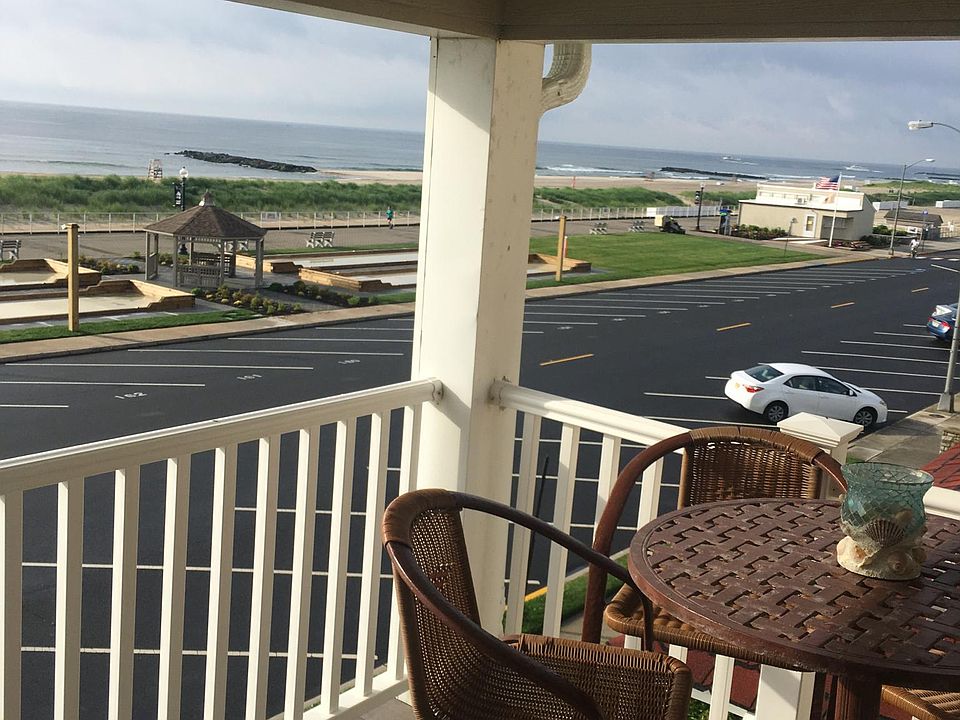 Start your day with breakfast on the balcony, view the shoreline, Boardwalk, boats, & perhaps Dolphins and or Whales.