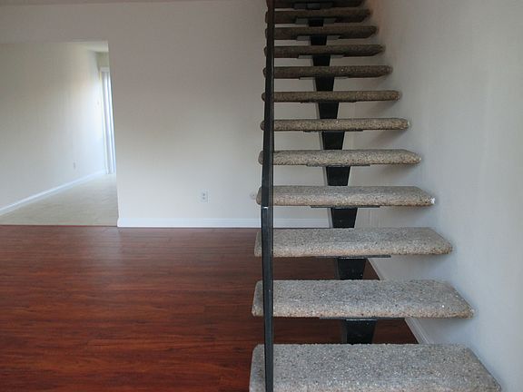 3rd image of 729 N Bushnell Ave #B
