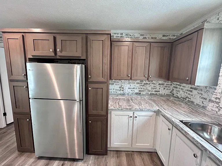 Hickory Knoll — Photo 23