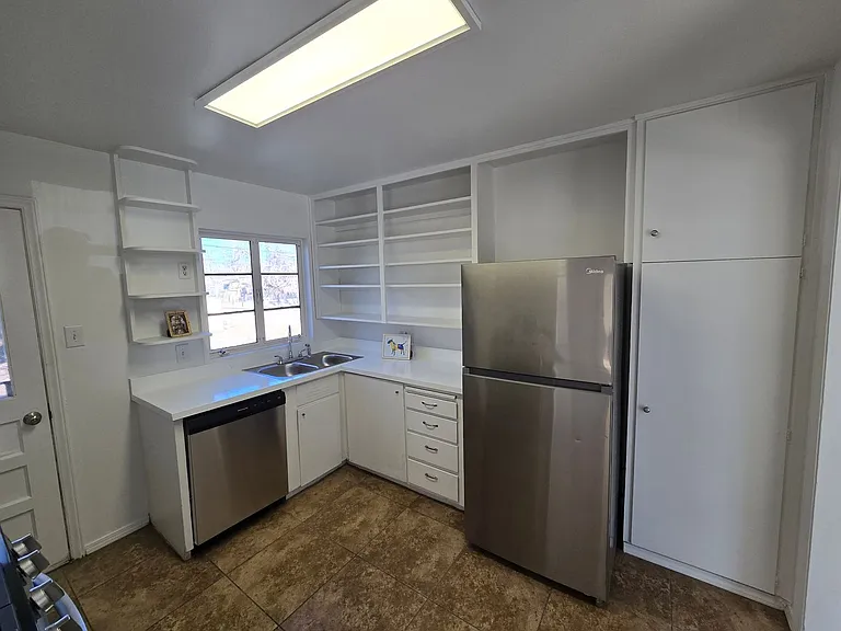 825 Monroe St NE — Photo 17