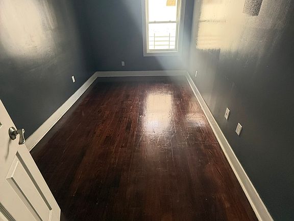 3rd image of 152 Hawthorne Ave APT 3