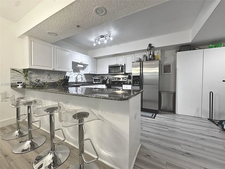 454 SW 5th Ave #7 — Photo 5