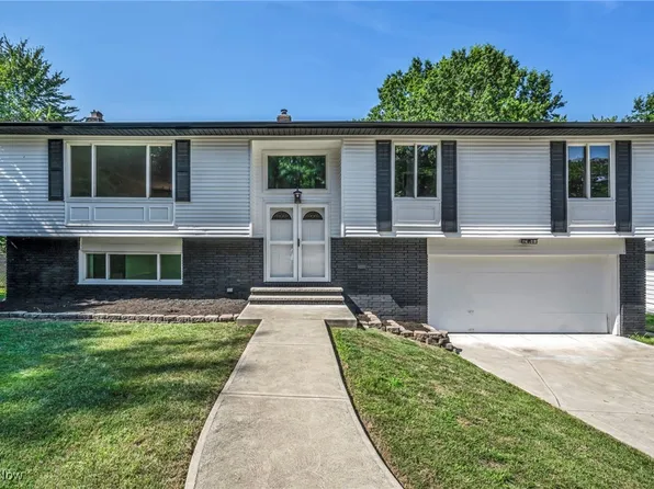 805 Bittersweet Dr, Seven Hills, OH 44131