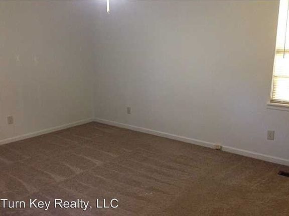 4th image of 5040 Briarwood Cir