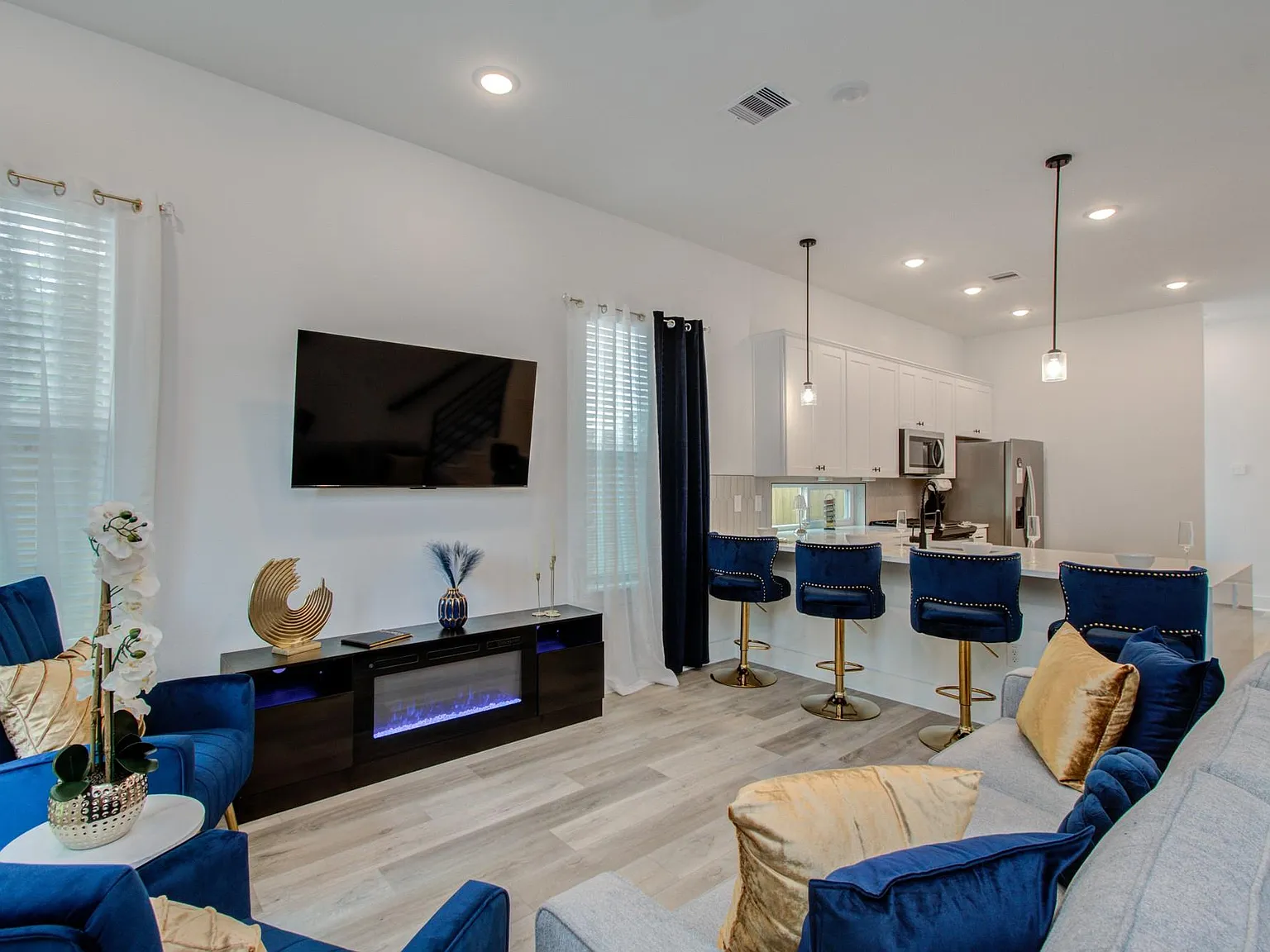 3 bed, 2.5 bath, 1580 sqft, $2,795 — Photo 2