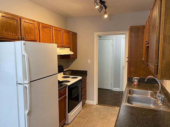 5th image of 611 Waccamaw Ave