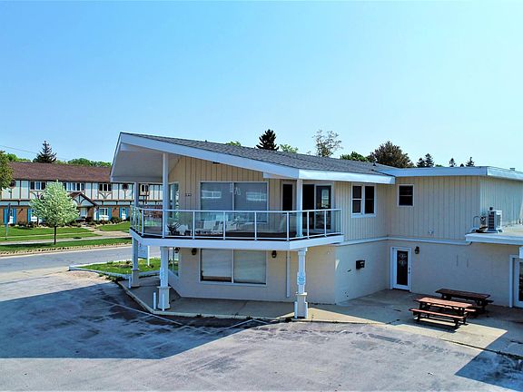 3rd image of 809 W Ludington Ave #2