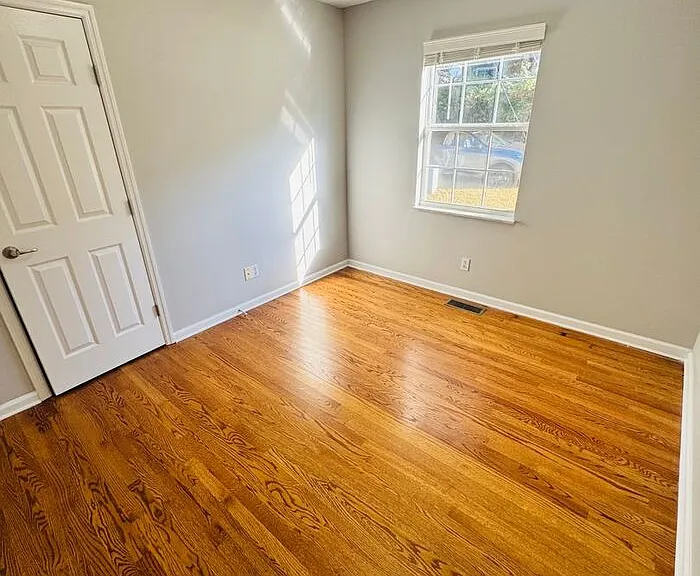 1221 Overton Ln — Photo 16