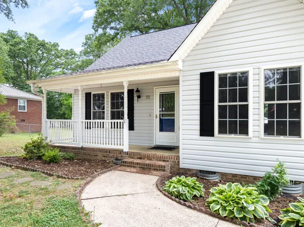 111 N 6th St, Mebane, NC 27302